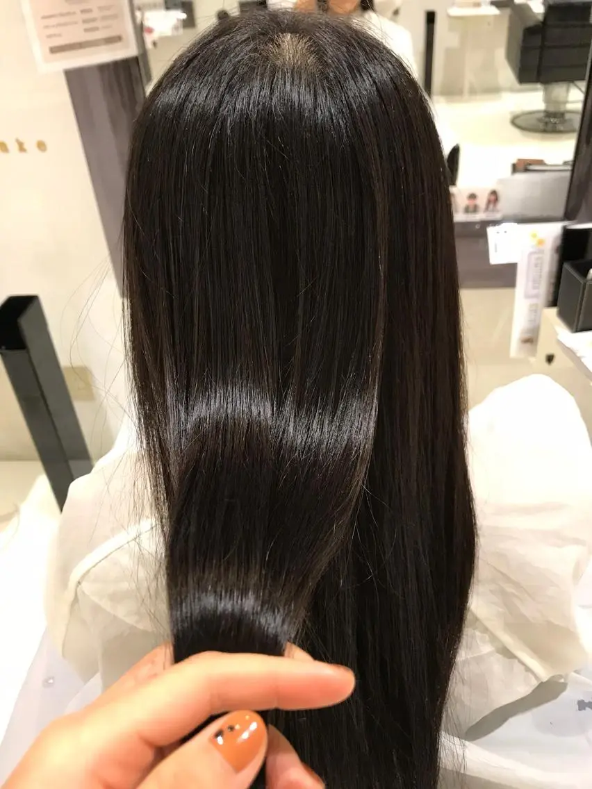 ロング ようちゃん 色持ち艶カラーのヘアスタイル