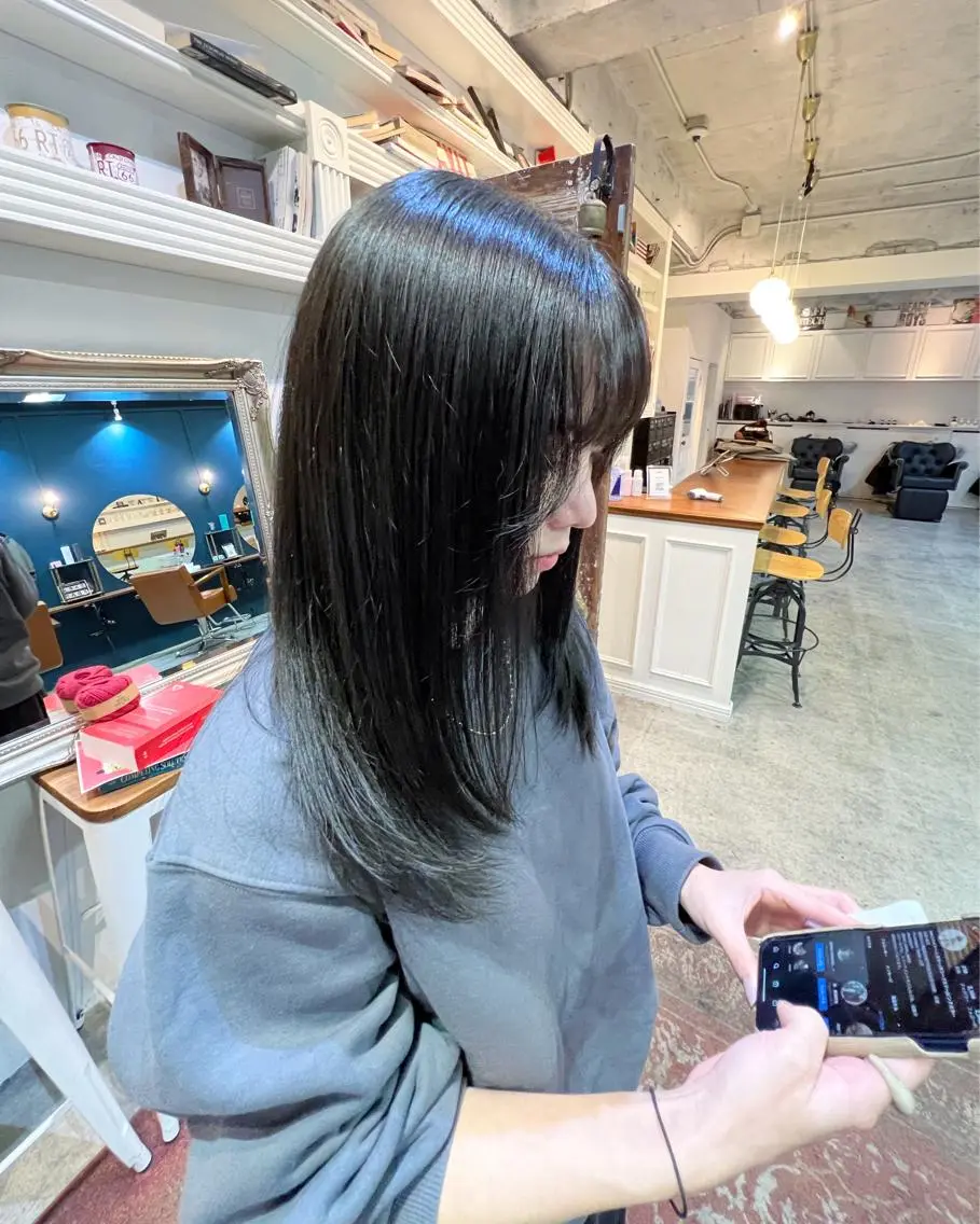 ミディアム カラー グレージュ オリーブグレージュ オリーブグレー トリートメント ヘアカラー トリートメント ヘアセット 金子 廉のヘアスタイル