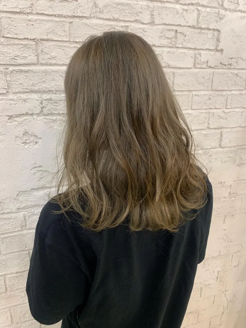 セミロング ヘアカラー 🇺🇸ハイライト特 化美容師🇺🇸漆沢のヘアスタイル