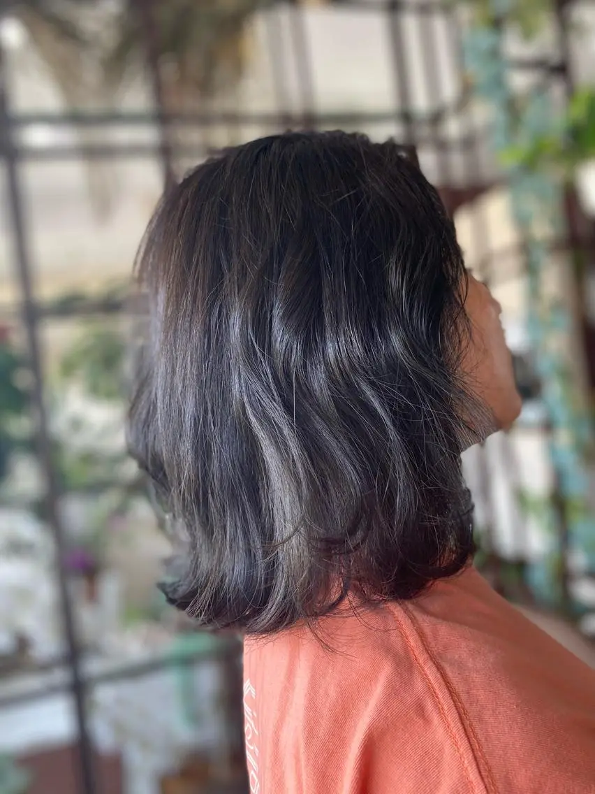 セミロング カラー ブルーカラー ブルージュ ハイライトカラー ハイライト ヘアカラー Style Tのヘアスタイル