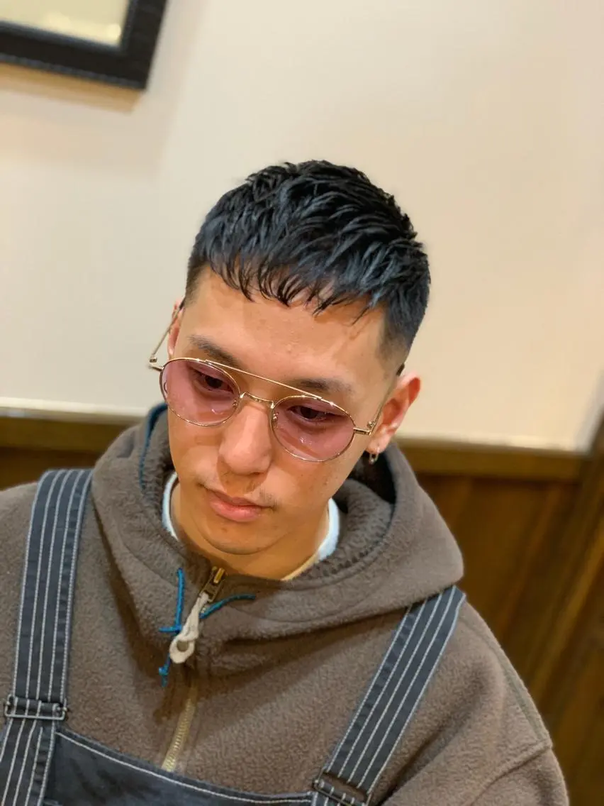 ショート カット 近藤 真のヘアスタイル