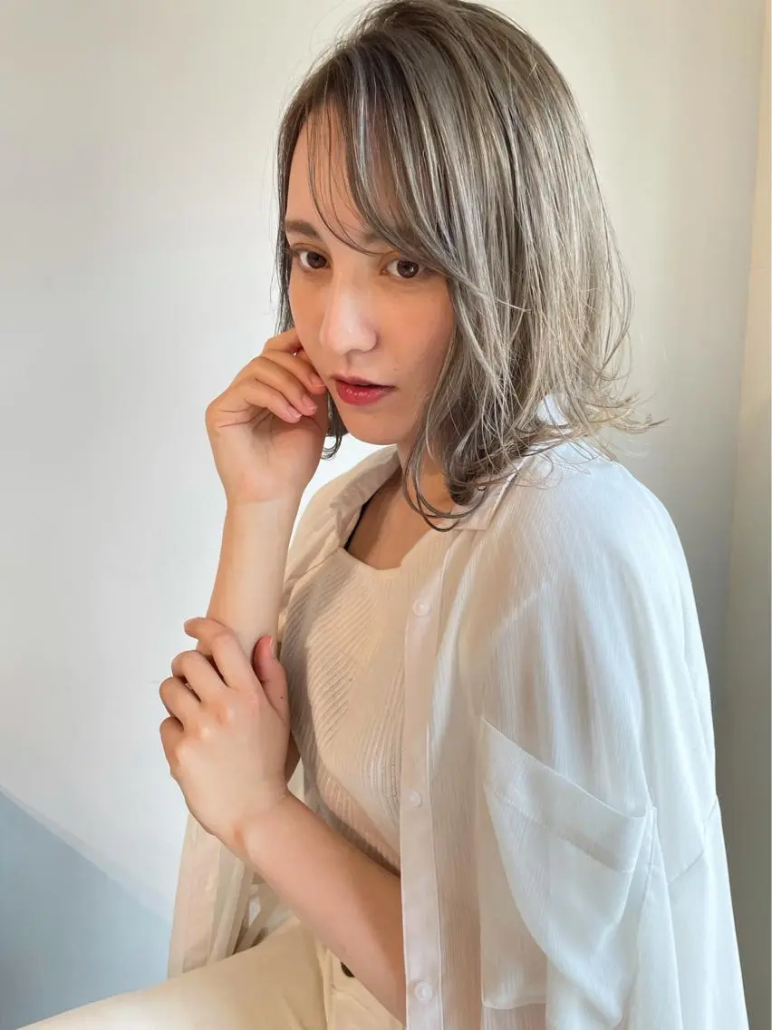 ミディアム カラー ヘアアレンジ ミディアムパーマ バレイヤージュ ブリーチ ケアブリーチ ダブルカラー カット ヘアカラー トリートメント Luana / 公式 / 大通のヘアスタイル