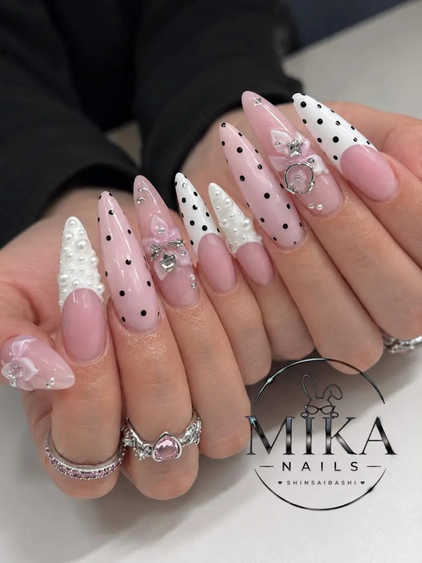ネイル アートネイル チークネイル ドット フットネイル フレンチネイル 🌷Luna Mika🌷のネイルデザイン