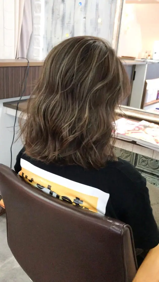 ミディアム カラー ヘアアレンジ ヘアカラー ハイライト、レイヤー カット/西梅田/中西のヘアスタイル