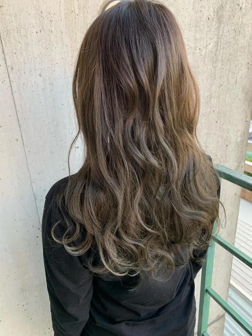 ロング 柔らかな縮毛矯正 透明感カラー💫のヘアスタイル