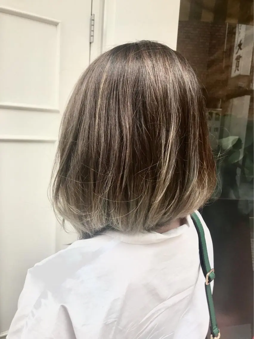 ミディアム カラー ベージュカラー グラデーションカラー シルバー 🫟Blanco🫟 Color&Careのヘアスタイル