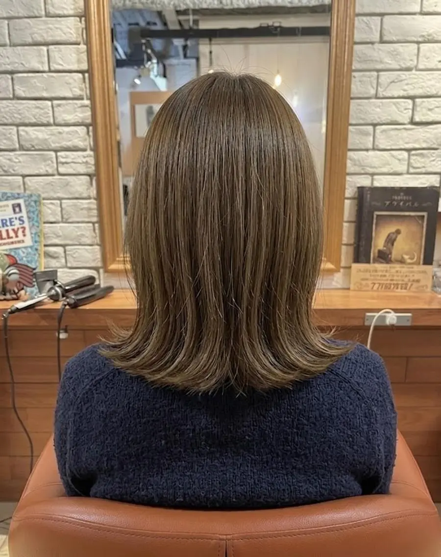 ミディアム カラー ベージュカラー 透明感カラー くびれヘア カット ヘアカラー トリートメント ヘッドスパ flencia 丸 和博|カットのヘアスタイル