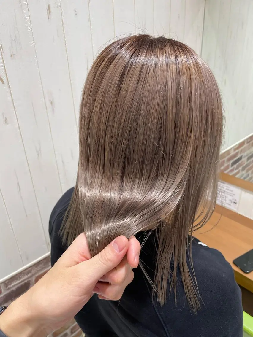 ミディアム カラー アディクシーカラー バレイヤージュ ブリーチ ダブルカラー イヤリングカラー 中嶋 紘夢のヘアスタイル