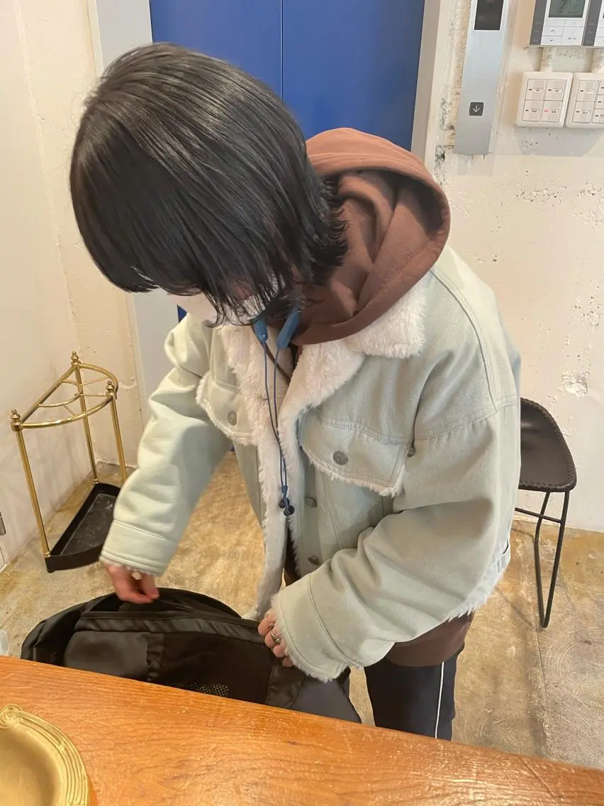 ミディアム カラー カット ヘアカラー トリートメント MIOベージュカラー 柔らかいカラーのヘアスタイル