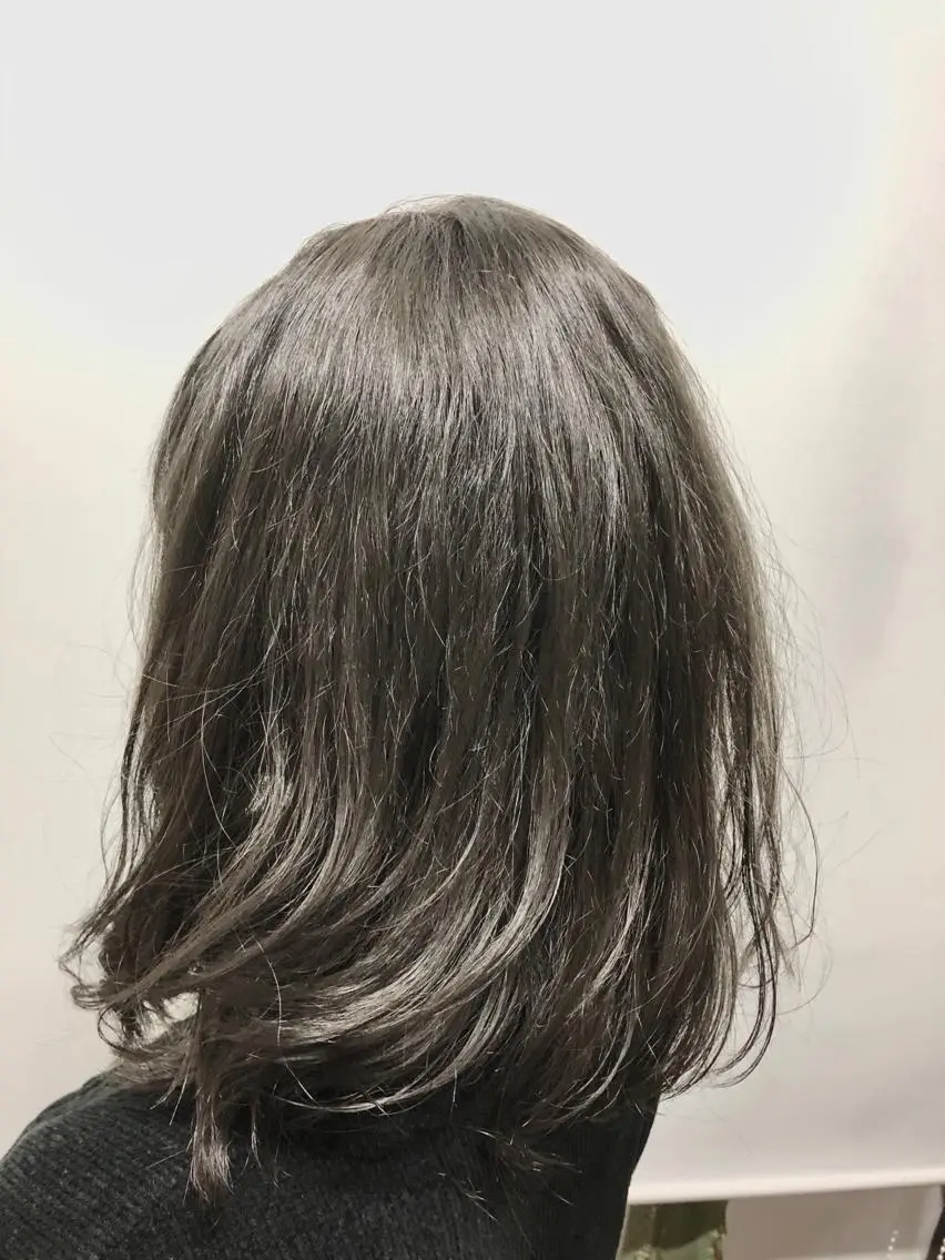 ミディアム カラー ブリーチ ハイトーンカラー シルバー 桐原 竜也のヘアスタイル