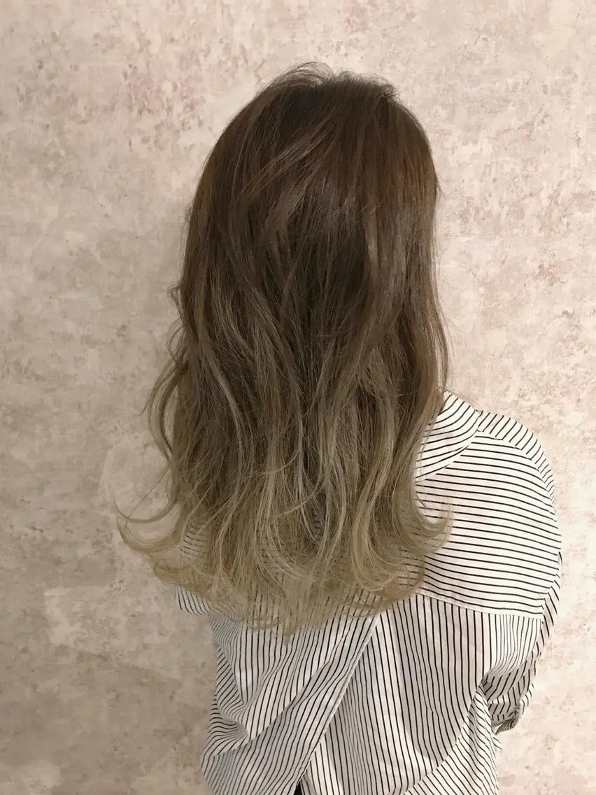 ミディアム ハイトーンブリーチ 土坂　由志【京都】のヘアスタイル