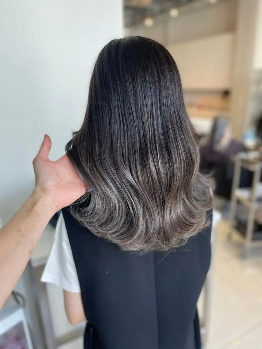 セミロング カラー グラデーションカラー 【公式】amble luxe池袋東口🩷のヘアスタイル