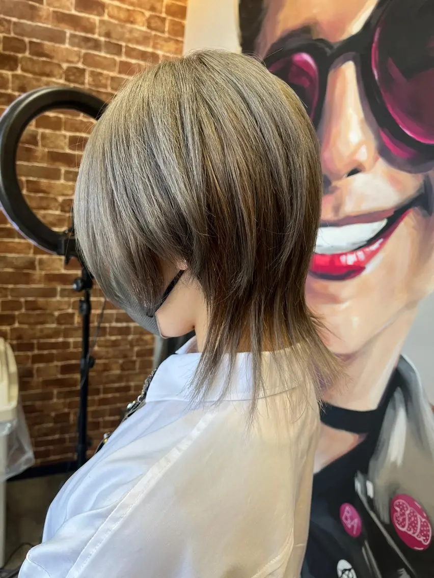 ミディアム カラー パーマ ヘアアレンジ メンズ ネイル マツエク・マツパ アイブロウ メンズブリーチ メンズハイライト メンズインナーカラー メンズ韓国風 ブリーチ 久木原 ゆりのヘアスタイル