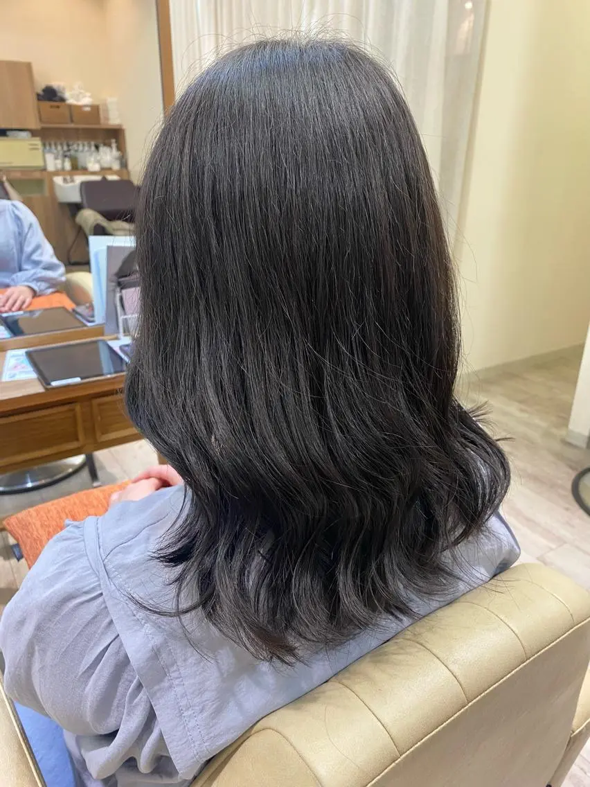 セミロング カラー ブリーチ グレージュ ブリーチなしカラー 後藤 瀬奈のヘアスタイル