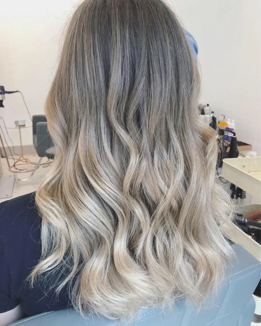ロング カラー バレイヤージュ ブリーチ ブロンド 透明感カラー ダブルカラー ハイトーン×髪質改善 KENTAのヘアスタイル