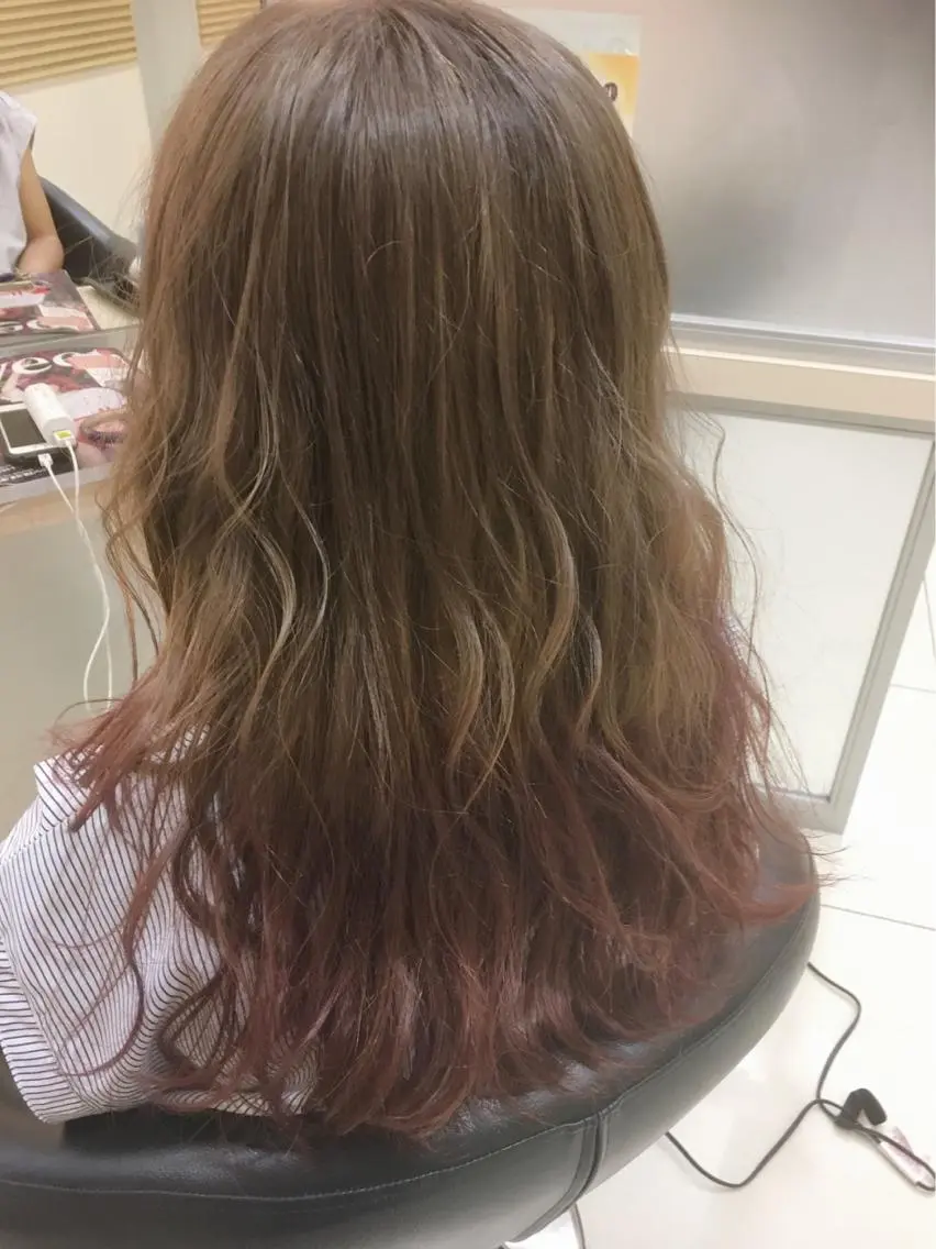 ロング カラー ブラウンカラー グラデーションカラー ピンクカラー 永井 大希のヘアスタイル