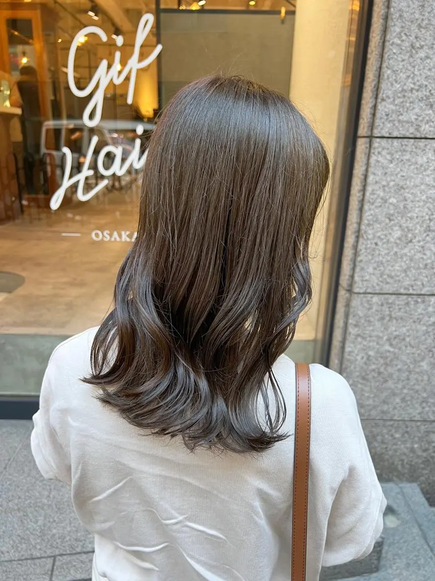 ロング カラー ベージュカラー オリーブベージュ THINK SHOP sakiのヘアスタイル