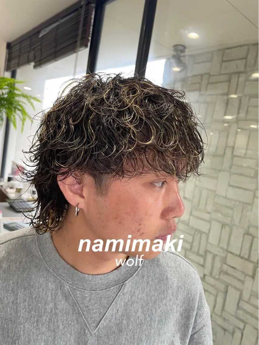 パーマ メンズ メンズハイライト メンズウルフカット ウルフカット アタ ムのヘアスタイル