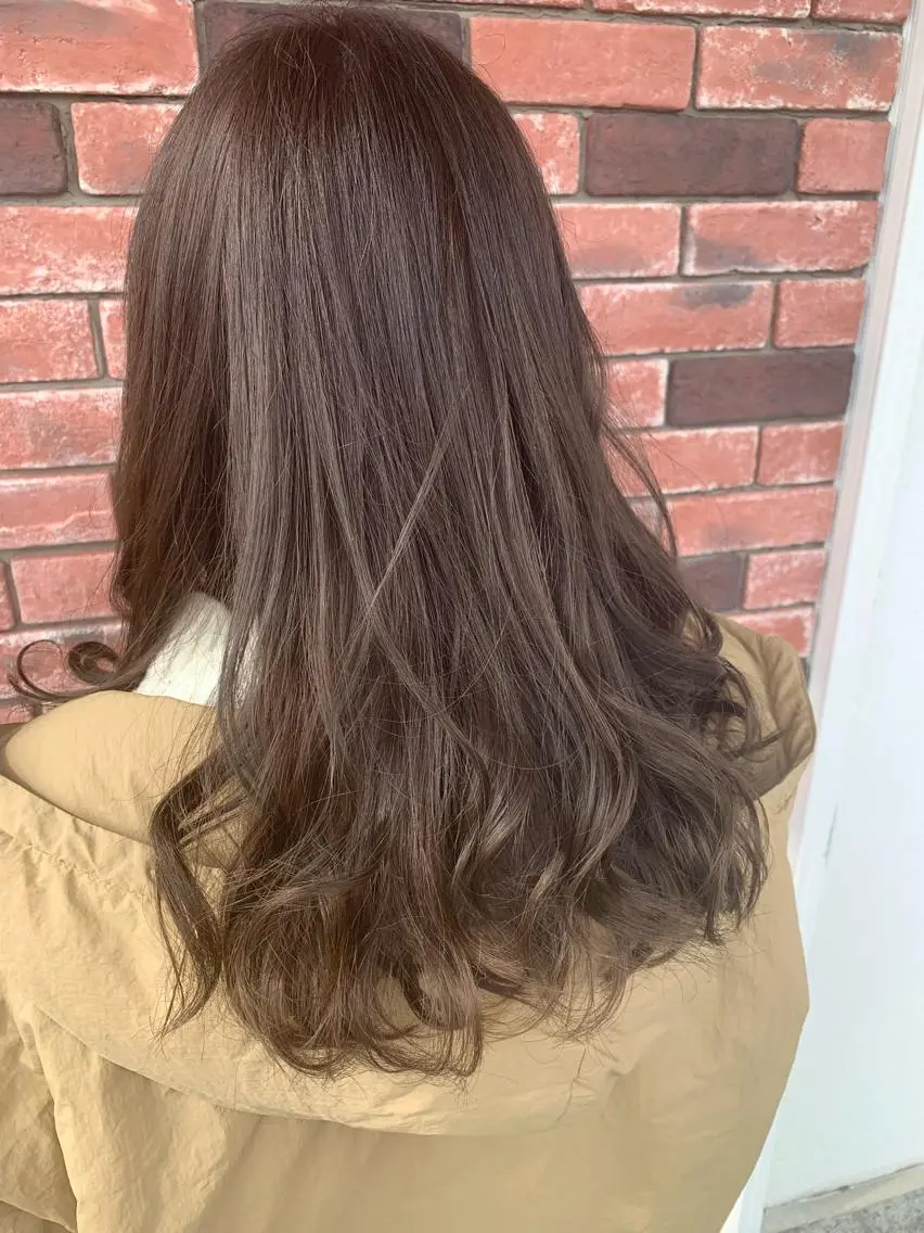 ロング カラー グレージュ 工藤 萌香のヘアスタイル
