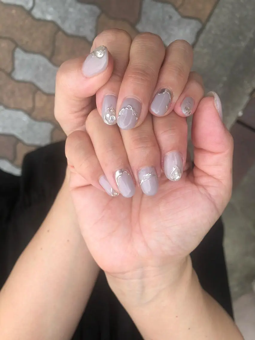 ネイル ミラーネイル ぷっくりネイル シルバー Nakano Kanaのネイルデザイン