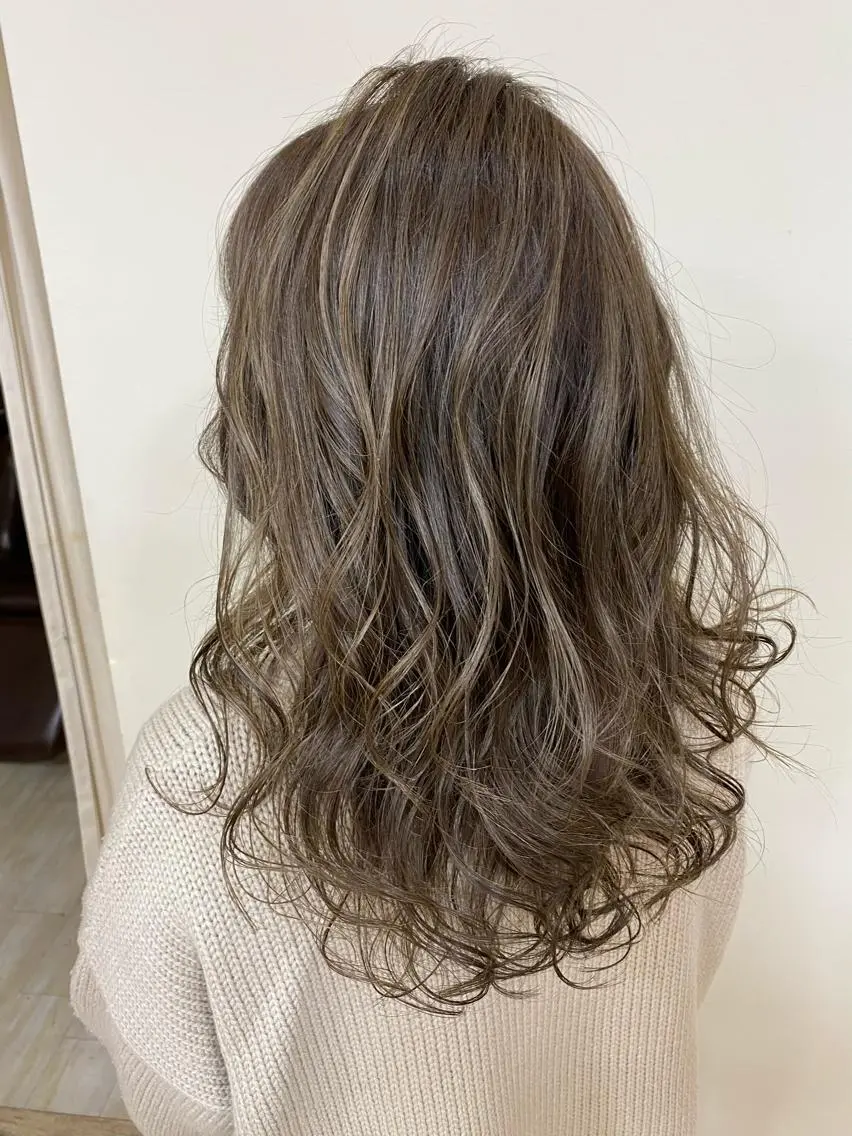 カラー SALOWIN栄 高須大貴のヘアスタイル