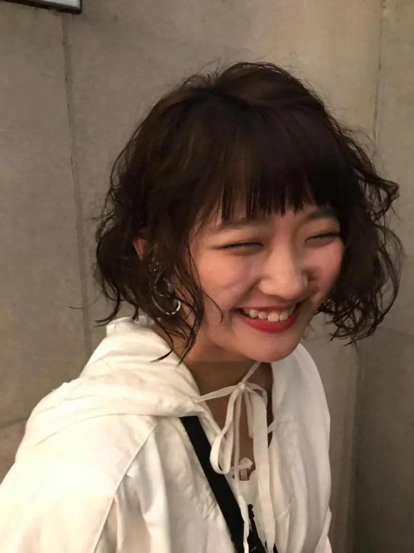ショート カラー パーマ カット 安藤 沙妃のヘアスタイル