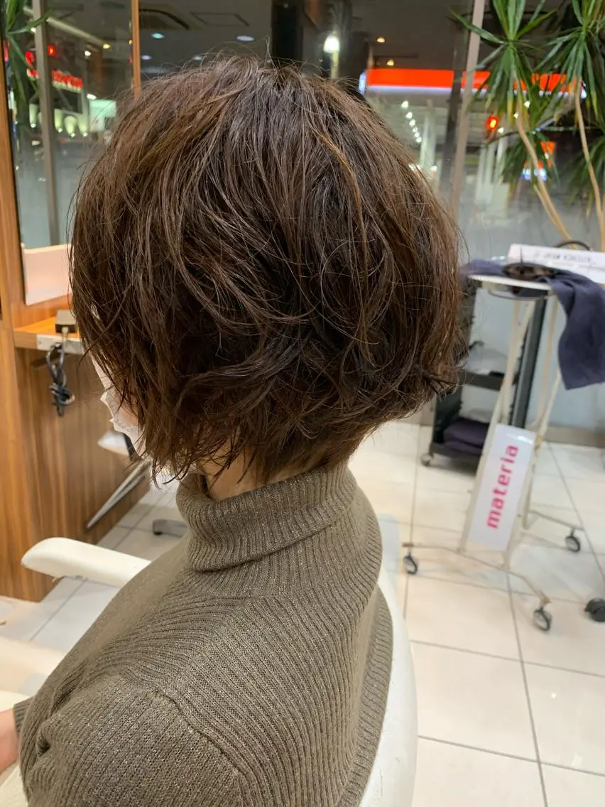 ショート カラー パーマ カット ヘアカラー 縮毛矯正 トリートメント 白髪ぼかしハイライト 柳川拓哉のヘアスタイル