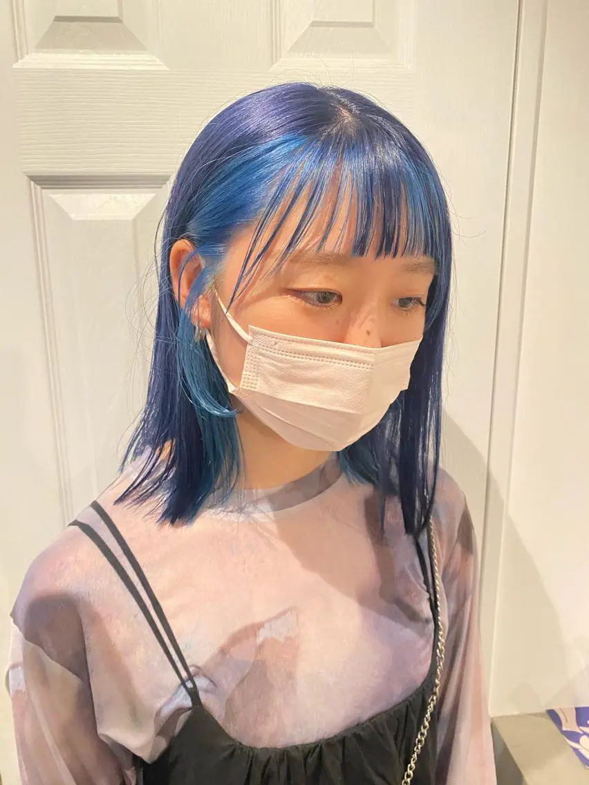 ミディアム カラー ブルーカラー インナーカラー ♡レイヤーカット れお♡のヘアスタイル