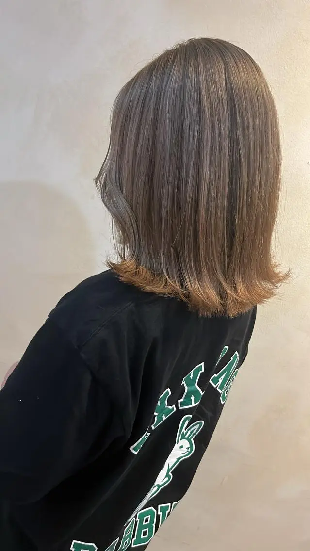 ミディアム カラー ベージュカラー ミルクティーベージュ 田村 優歩のヘアスタイル