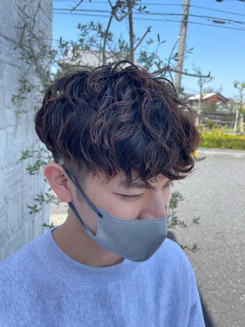 パーマ メンズ スペインカール アタ ムのヘアスタイル