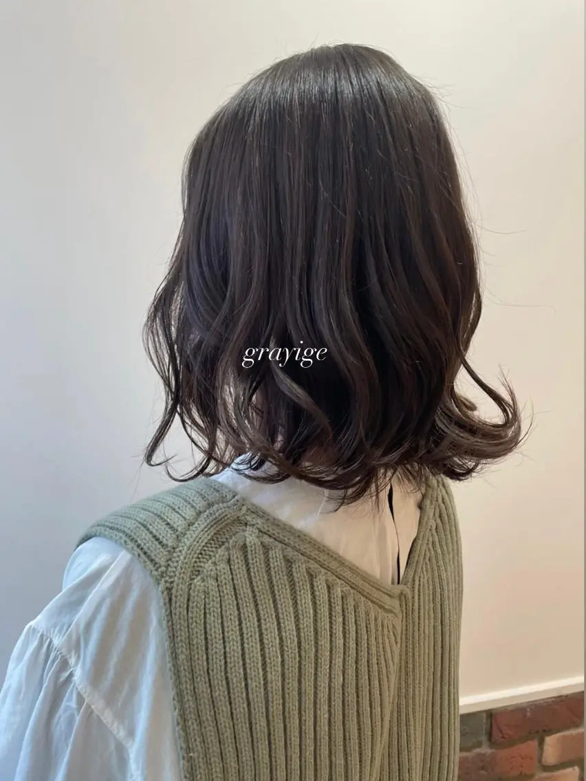 ミディアム カラー 中井 茅佳のヘアスタイル