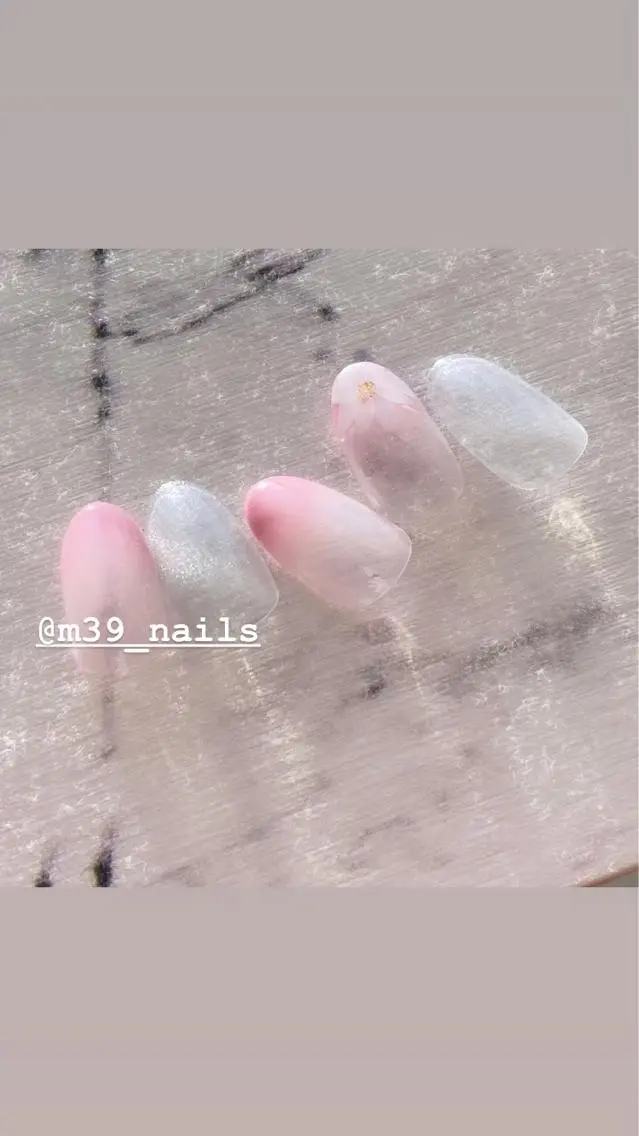 ネイル フラワーネイル キラキラネイル ニュアンスネイル 冬ネイル クリスマス 39-nails EharaMikuのネイルデザイン