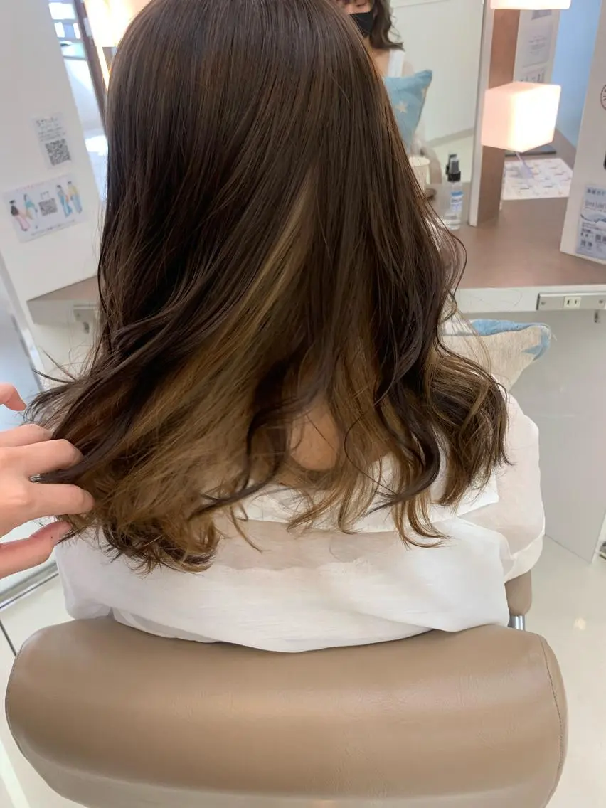 カラー 羽エクステ🪽 🤍まき🤍のヘアスタイル