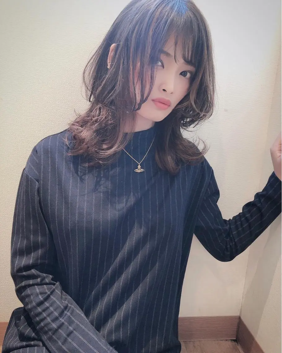 ミディアム カラー バレイヤージュ レイヤーカット ウルフカット テトネ タカシのヘアスタイル