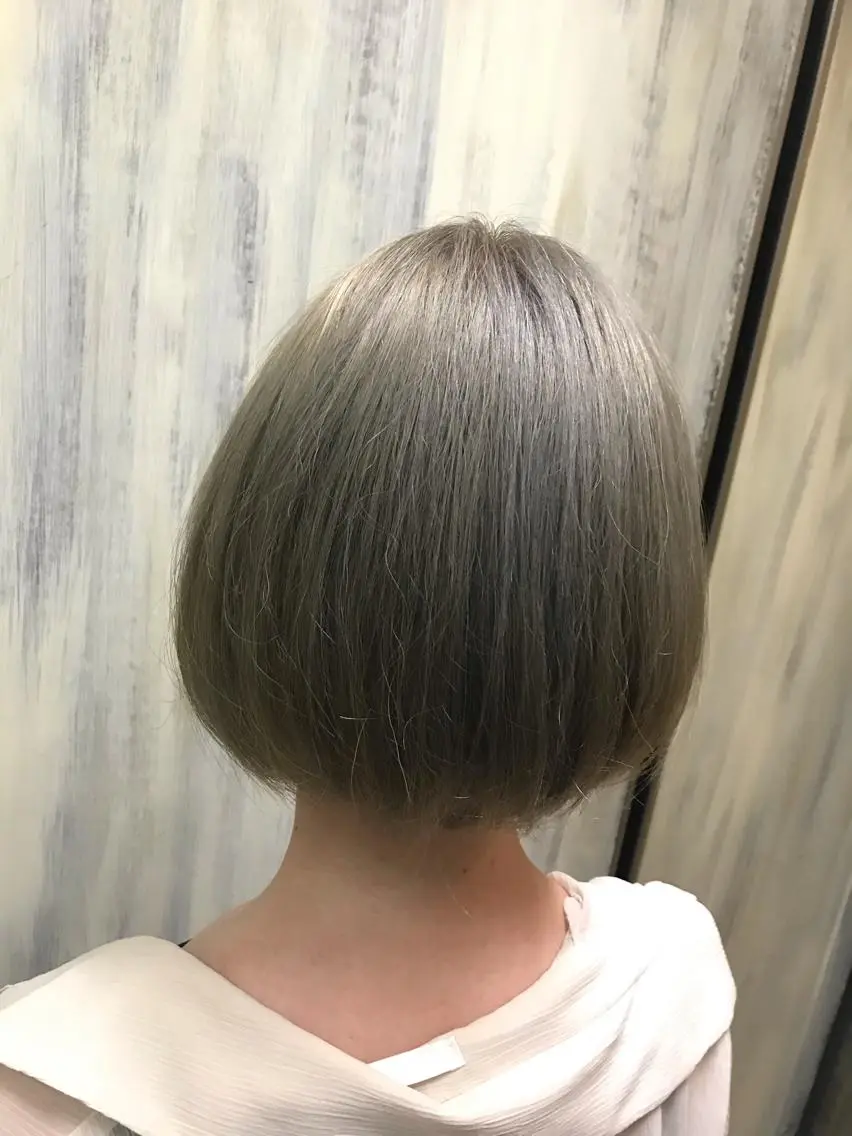 ショート カラー アディクシーカラー ブリーチ shi hoのヘアスタイル