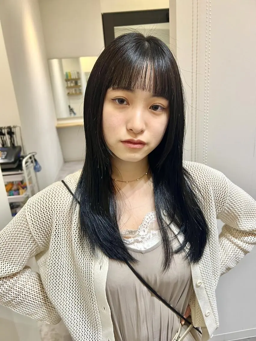 セミロング カラー ブリーチ 透明感カラー グレージュ ブリーチなしカラー オリーブカラー カット ヘアカラー トリートメント 初めてでも安心🌟 newi町田✂のヘアスタイル