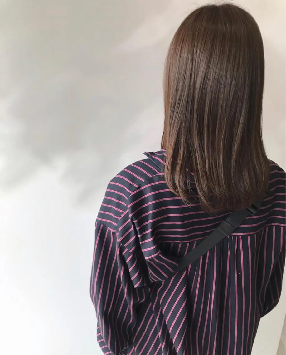セミロング カラー ヘアアレンジ マツエク・マツパ アッシュ アッシュブラウン ブラウンカラー カラーマツエク 福壽 優奈のヘアスタイル