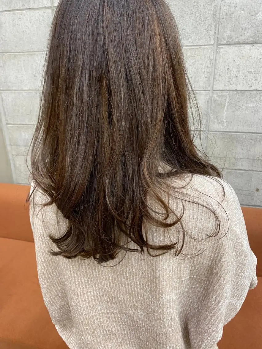 ロング ポルトユイ エツのヘアスタイル