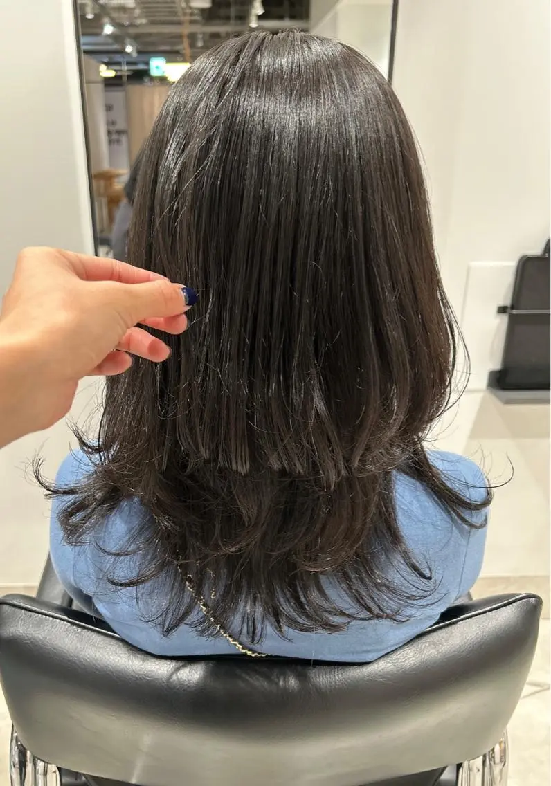 セミロング カラー 黒髪 ブルーカラー ブルーブラック 透明感カラー レイヤーカット カット ヘアカラー トリートメント ヘッドスパ スキバサミを使わない カット🌼唯🌼のヘアスタイル