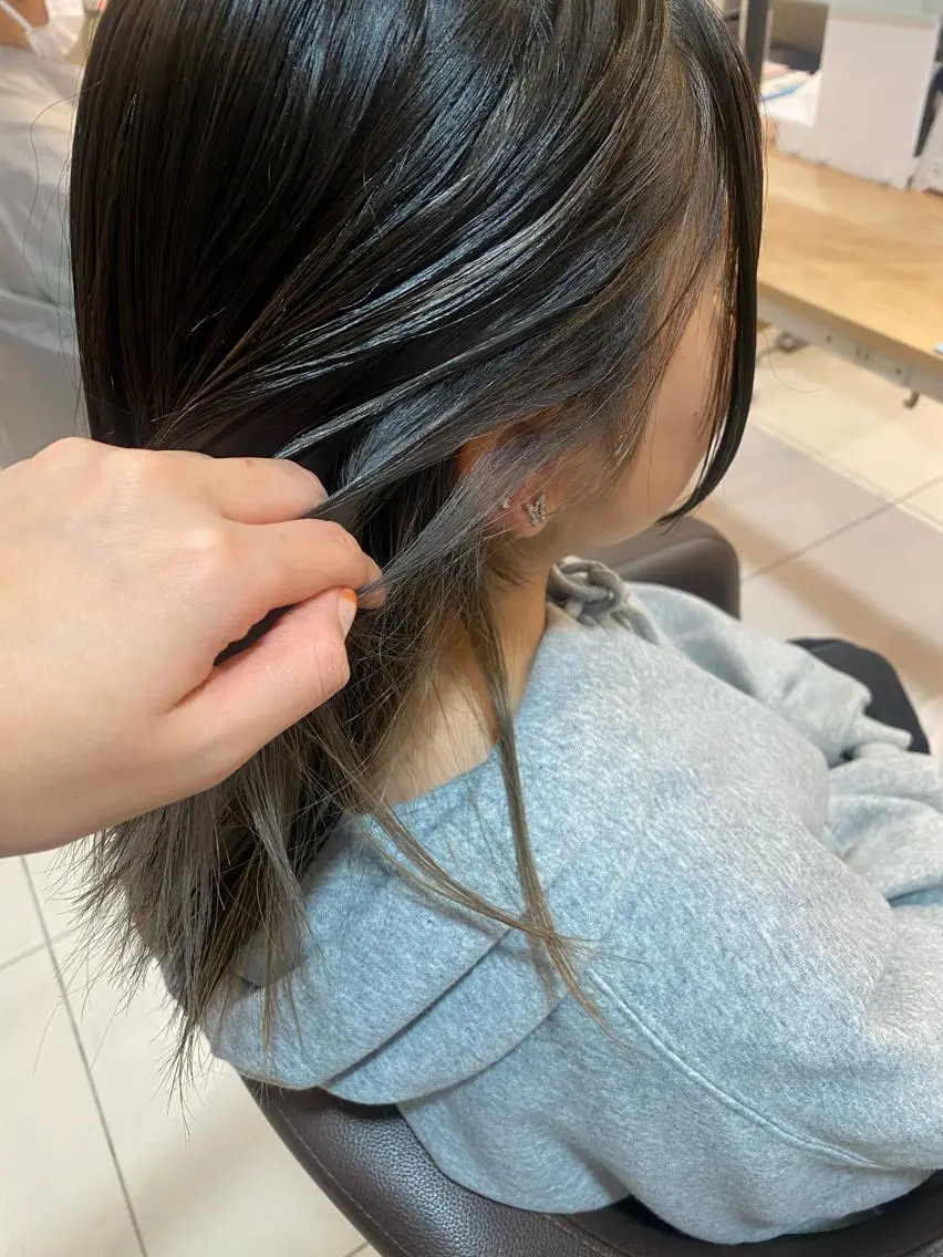 ミディアム カラー ブリーチ インナーカラー シルバー 🐥波巻き/メンズ/ ショート🐥いとみなのヘアスタイル