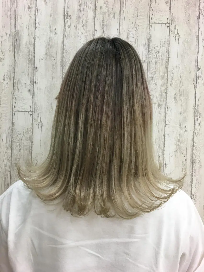 ミディアム 外ハネヘア Kaede .のヘアスタイル