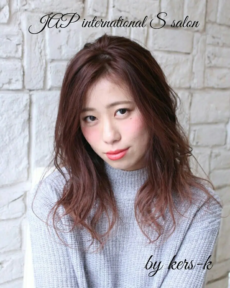 セミロング ロング カラー パーマ 透明感カラー ピンクカラー ミルクティーカラー グレージュ　高山慧輔のヘアスタイル