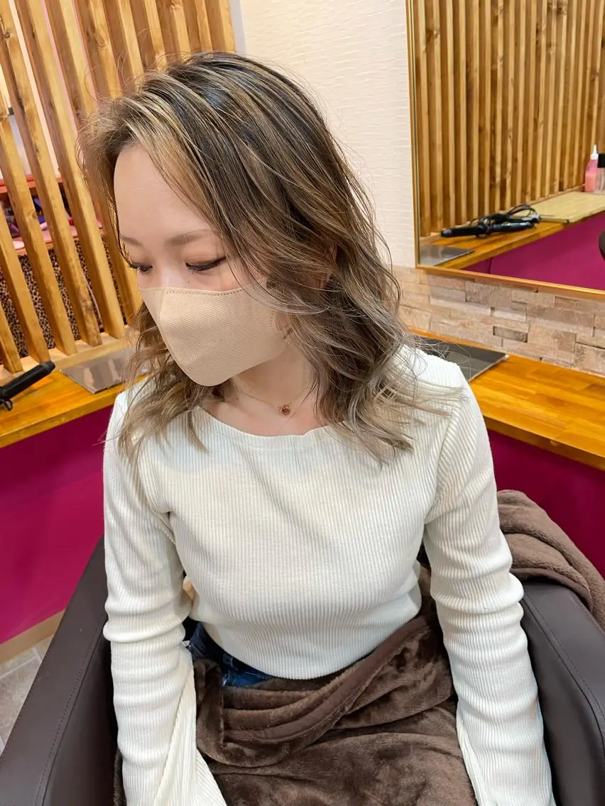ロング カラー バレイヤージュ ベージュカラー レイヤーカット ヘアカラー YUI/ ブリーチカラー🌷のヘアスタイル