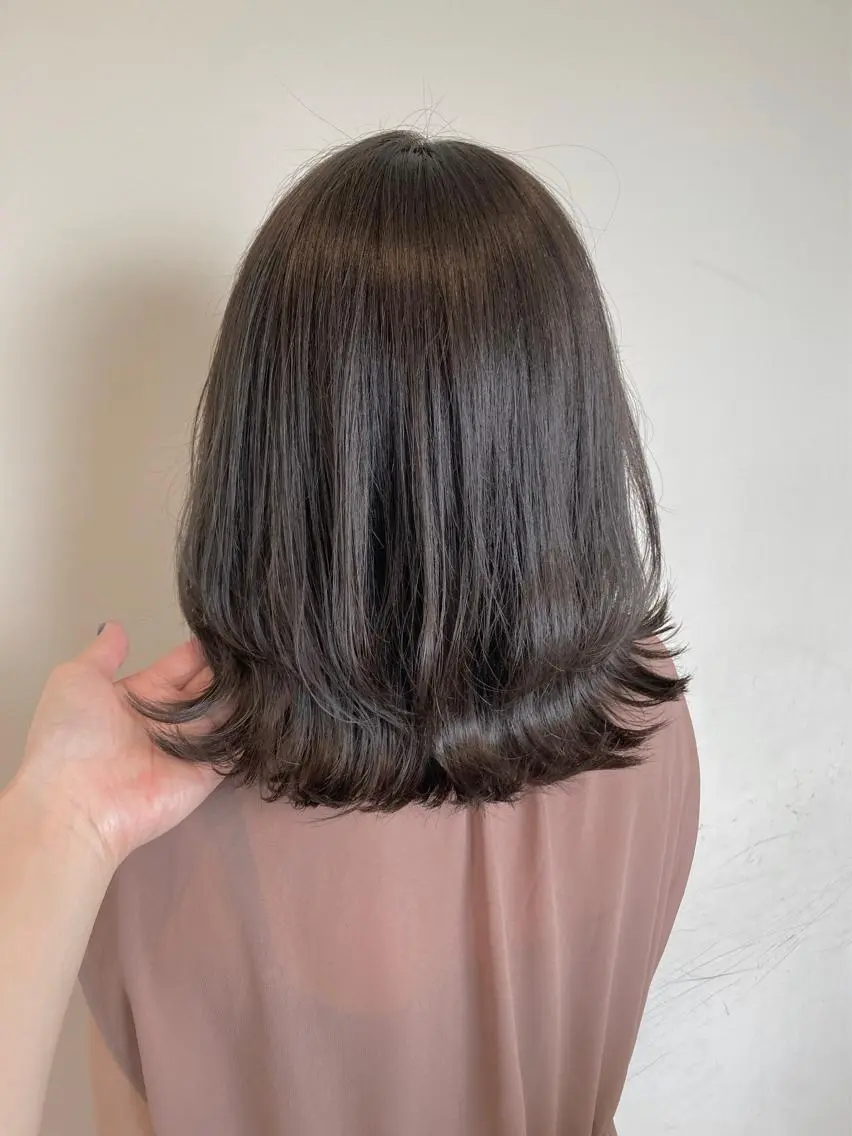 ミディアム カラー グレージュ レイヤーカット カット ヘアカラー 梅山 美侑のヘアスタイル