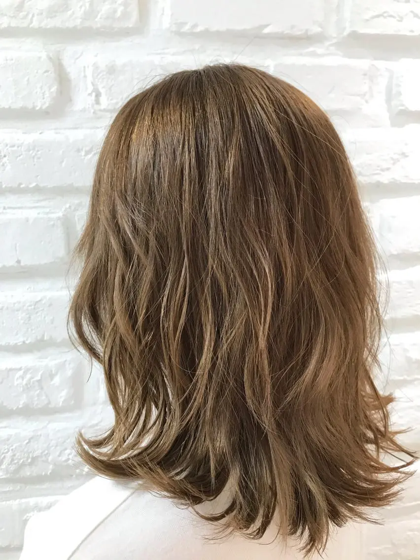ミディアム レイヤーカット 外ハネヘア 【暖色カラー特化】 中山由梨のヘアスタイル