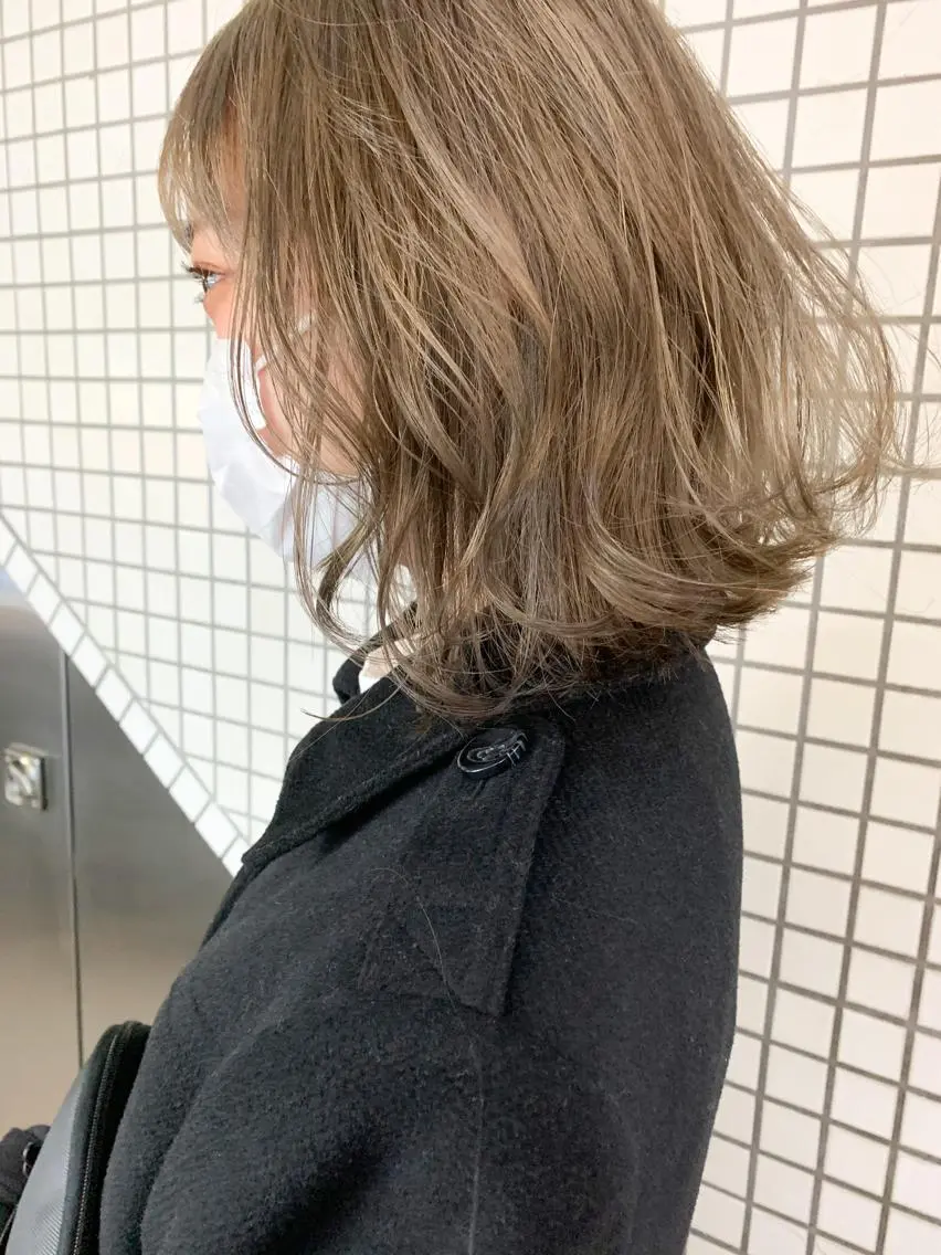 ミディアム カラー ヘアアレンジ ベージュカラー ブリーチ ミルクティーベージュ 🌿ショート🌿 パーマ🌿淳平のヘアスタイル
