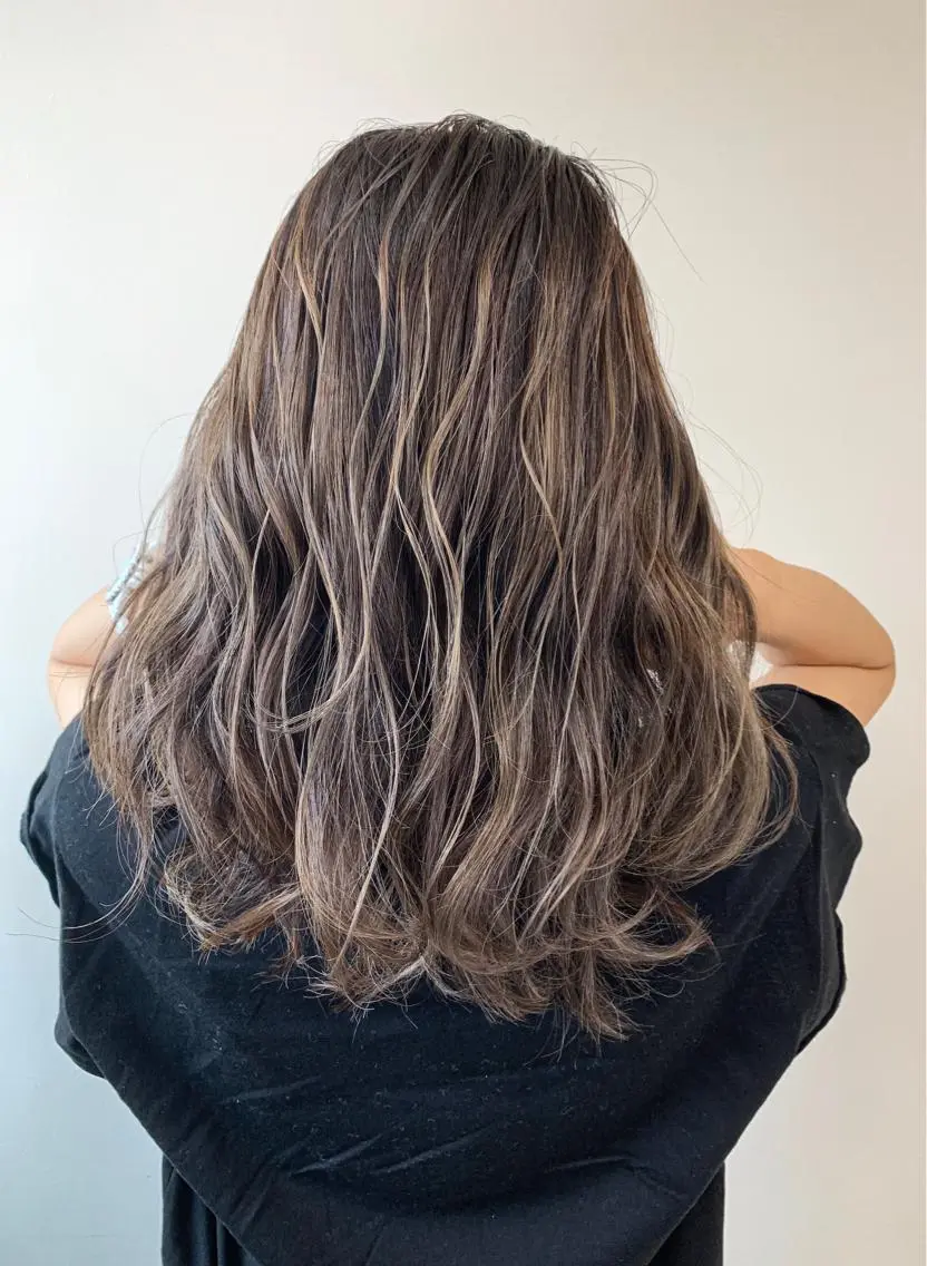 ロング カラー バレイヤージュ 透明感カラー グレージュ レイヤーカット 髪質改善特化 サロン✨代表HIROのヘアスタイル