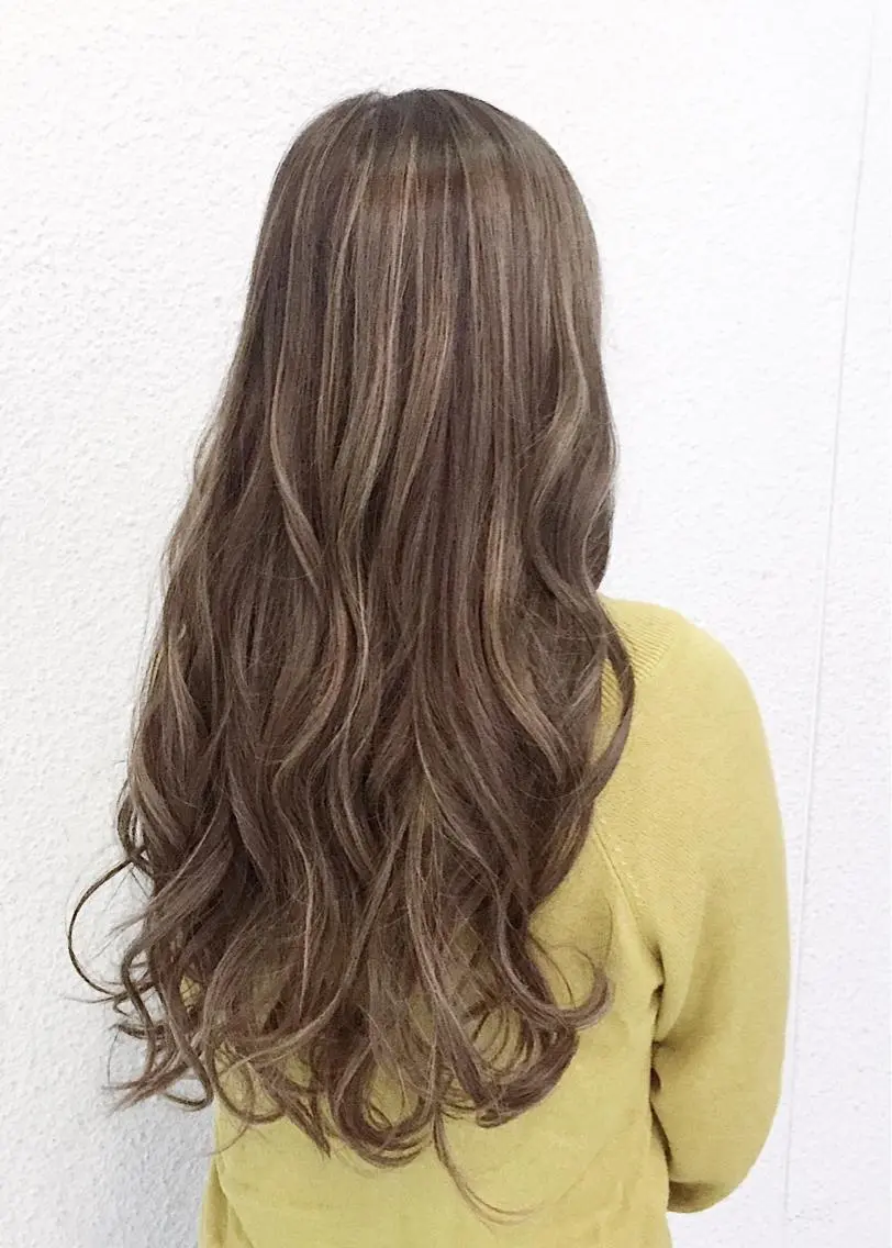 ロング カラー ブリーチ ダブルカラー グレージュ ハイライトカラー ハイトーンカラー LadyBeetle 山本泰史のヘアスタイル
