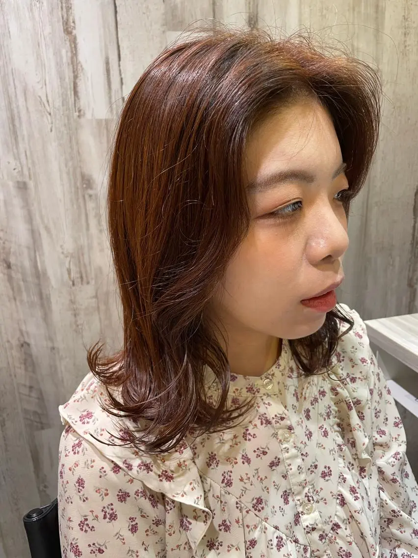 セミロング カラー オレンジ カット ヘアカラー しのはら まどかのヘアスタイル