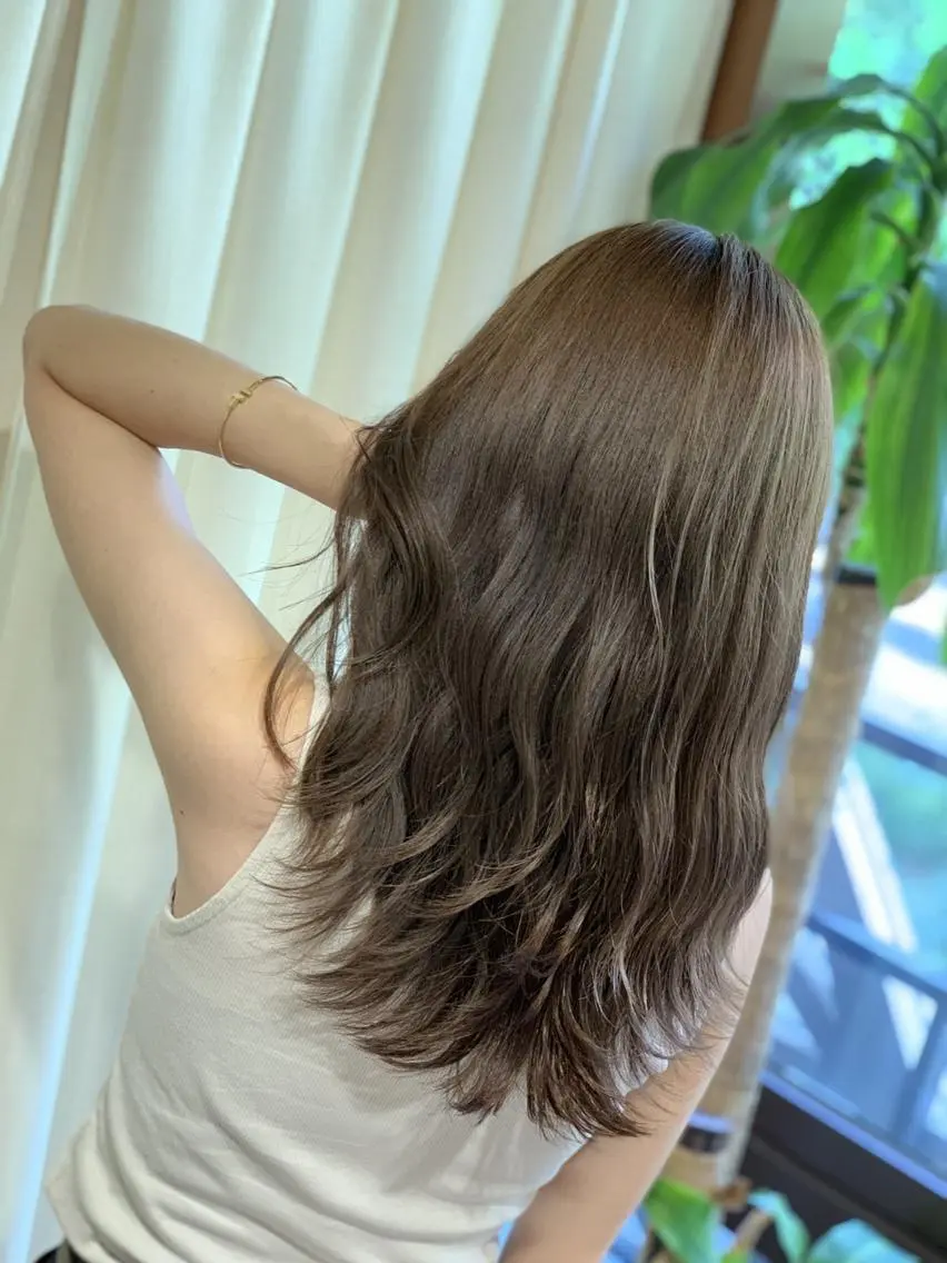 セミロング カラー ベージュカラー ミルクティーベージュ ハイトーン得意😍 Lumiereのヘアスタイル